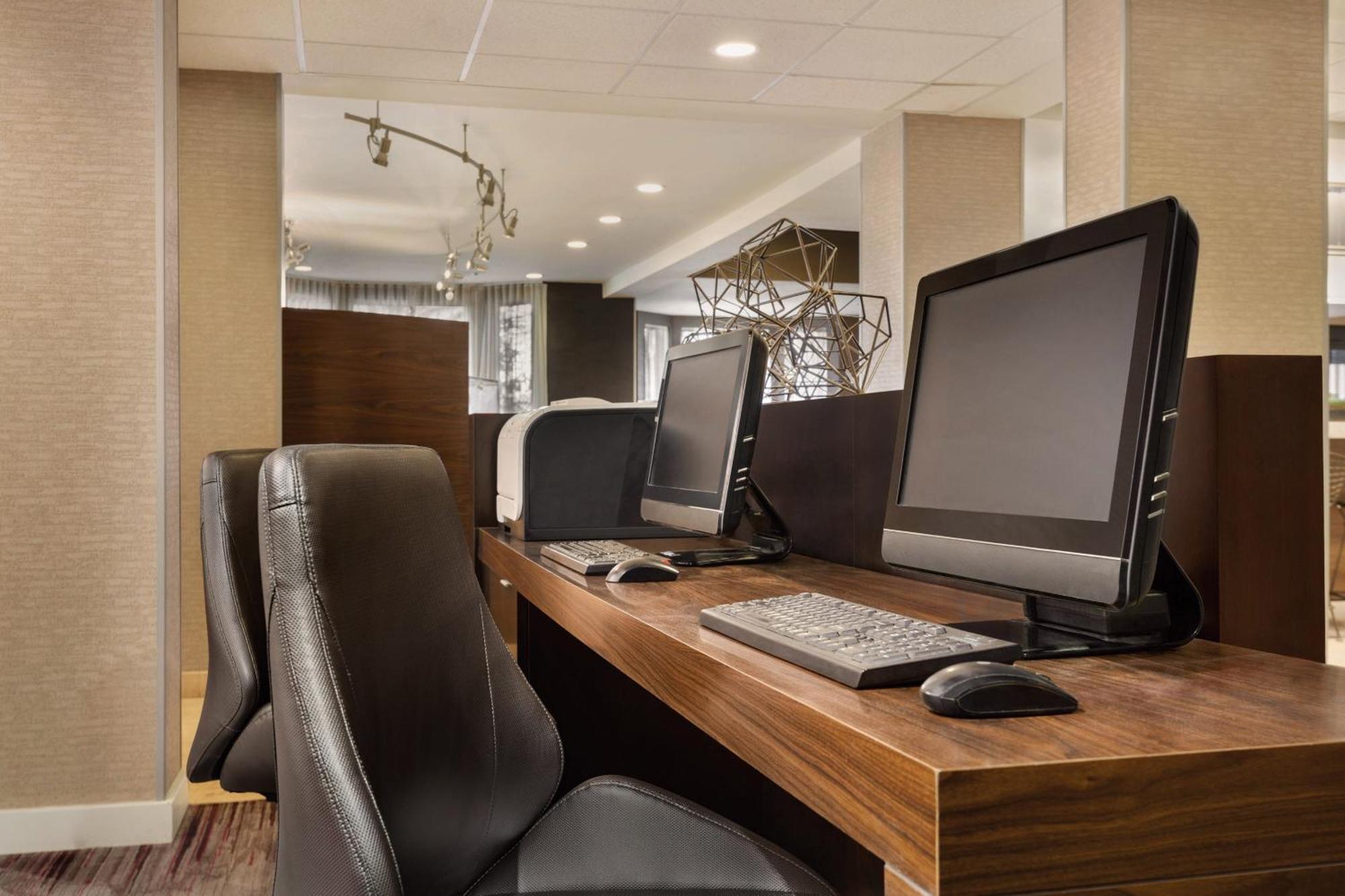 Courtyard By Marriott Topeka Ngoại thất bức ảnh