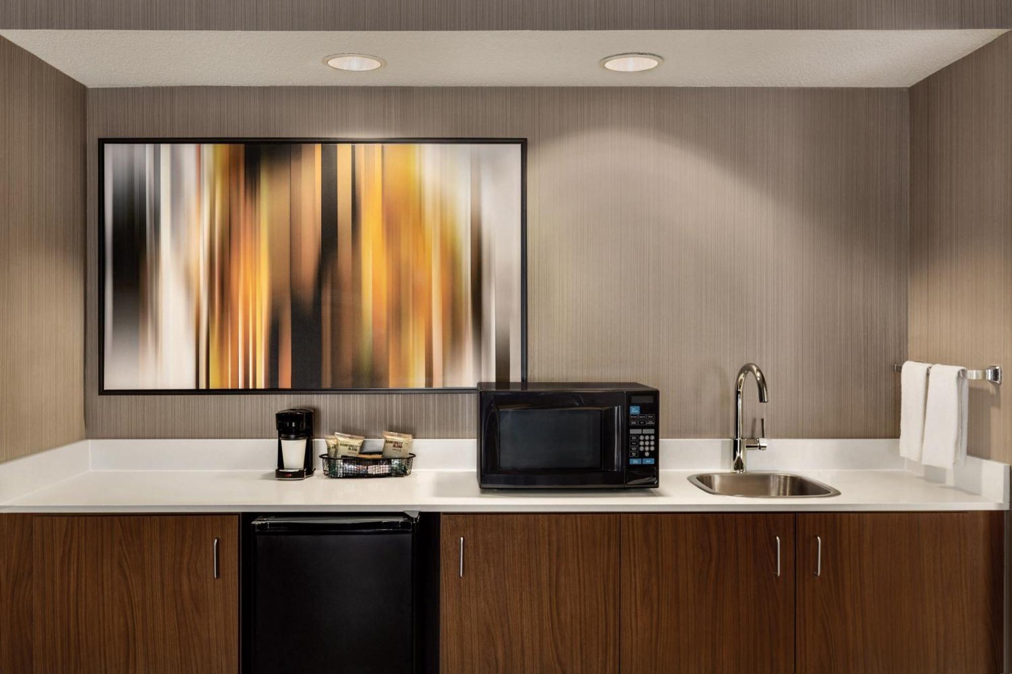 Courtyard By Marriott Topeka Ngoại thất bức ảnh