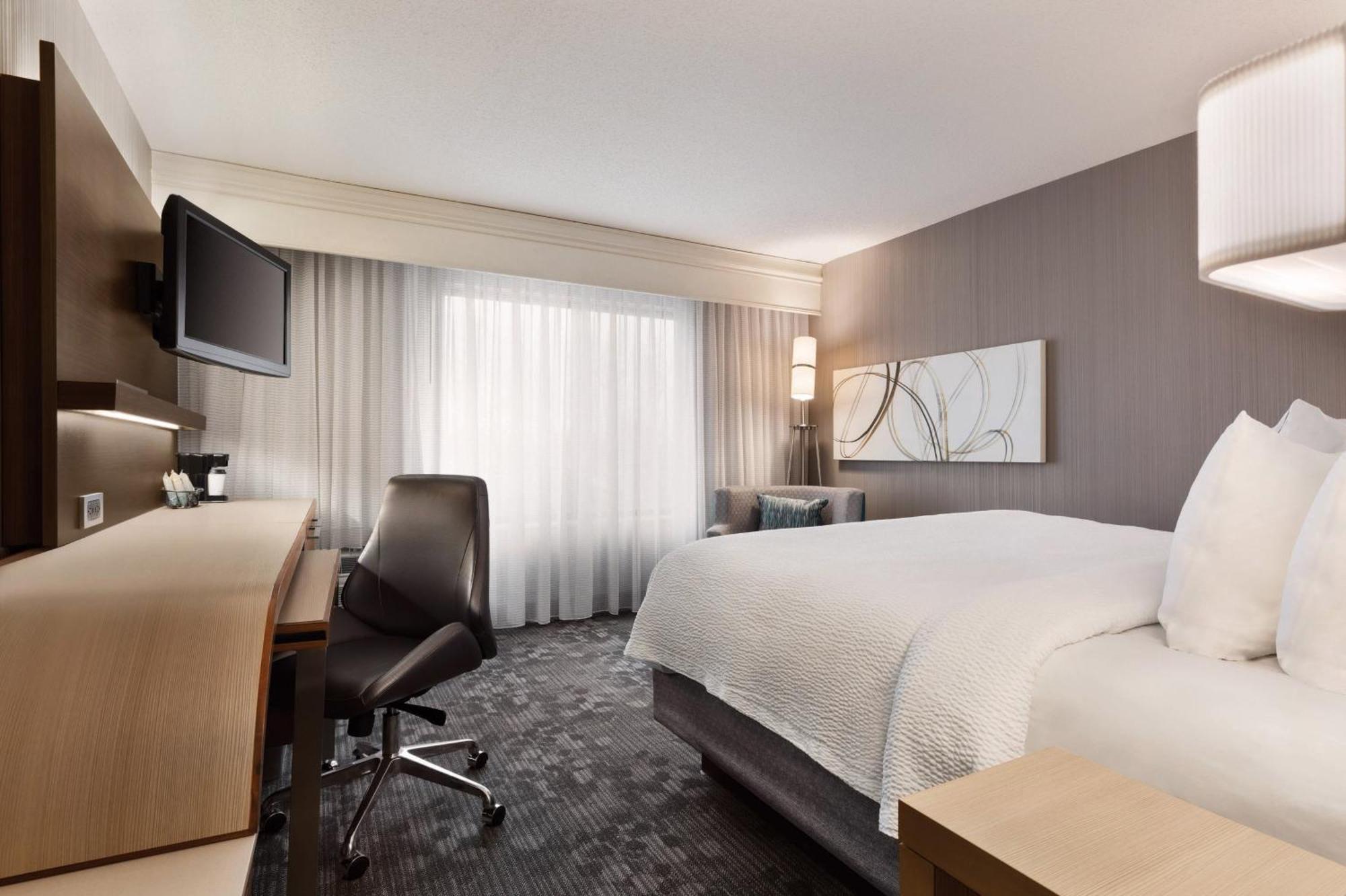 Courtyard By Marriott Topeka Ngoại thất bức ảnh