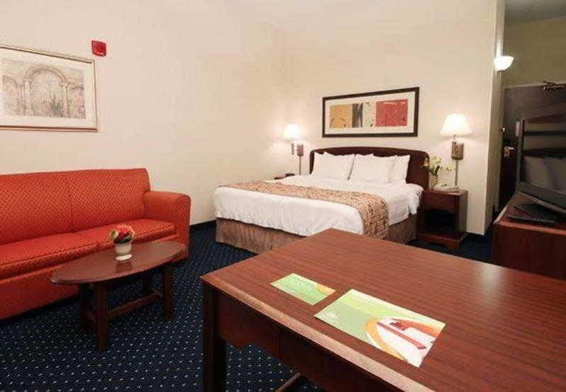 Courtyard By Marriott Topeka Ngoại thất bức ảnh