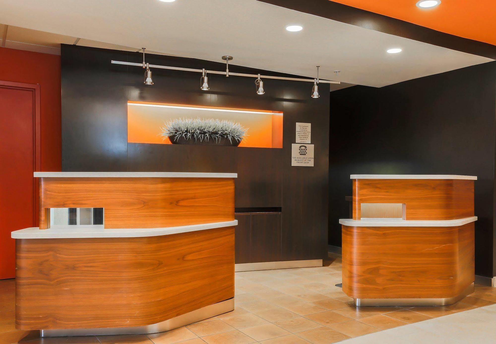 Courtyard By Marriott Topeka Ngoại thất bức ảnh